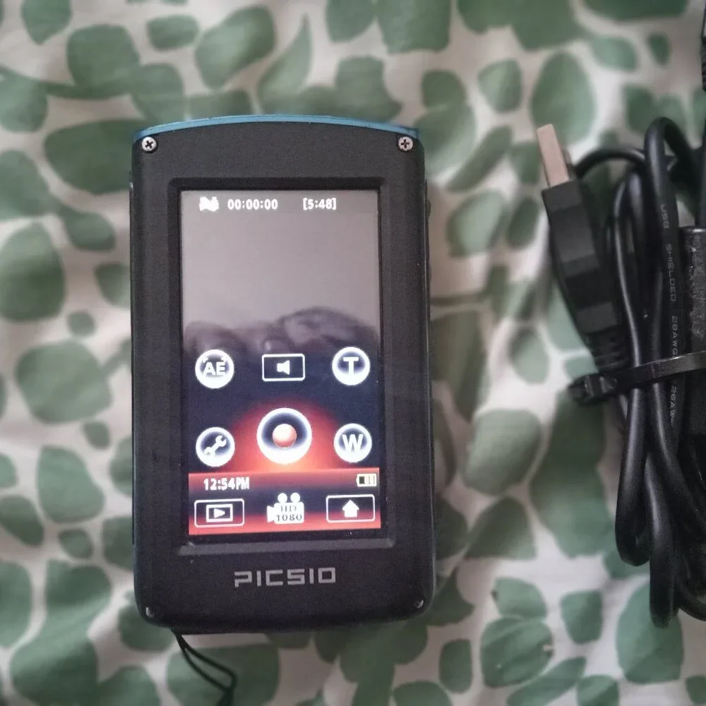 JVC Picsio water proof full HD hdmi includes 8gb sandisk sd card